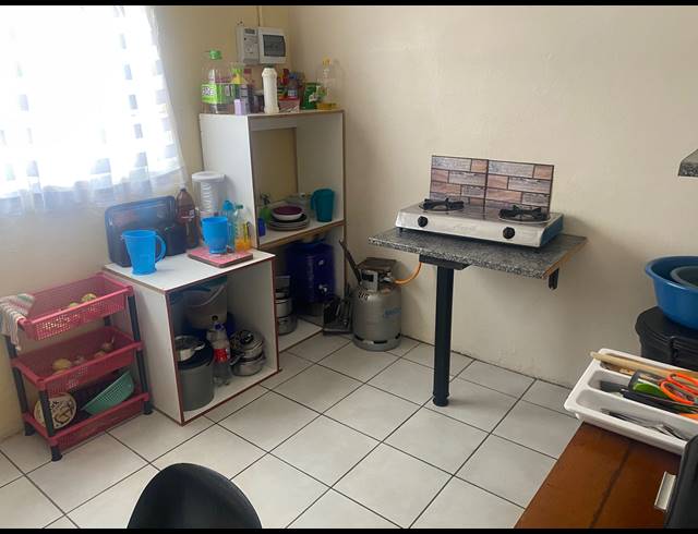 6 BEDROOM COMPOUND FOR SALE IN NORTHDALE